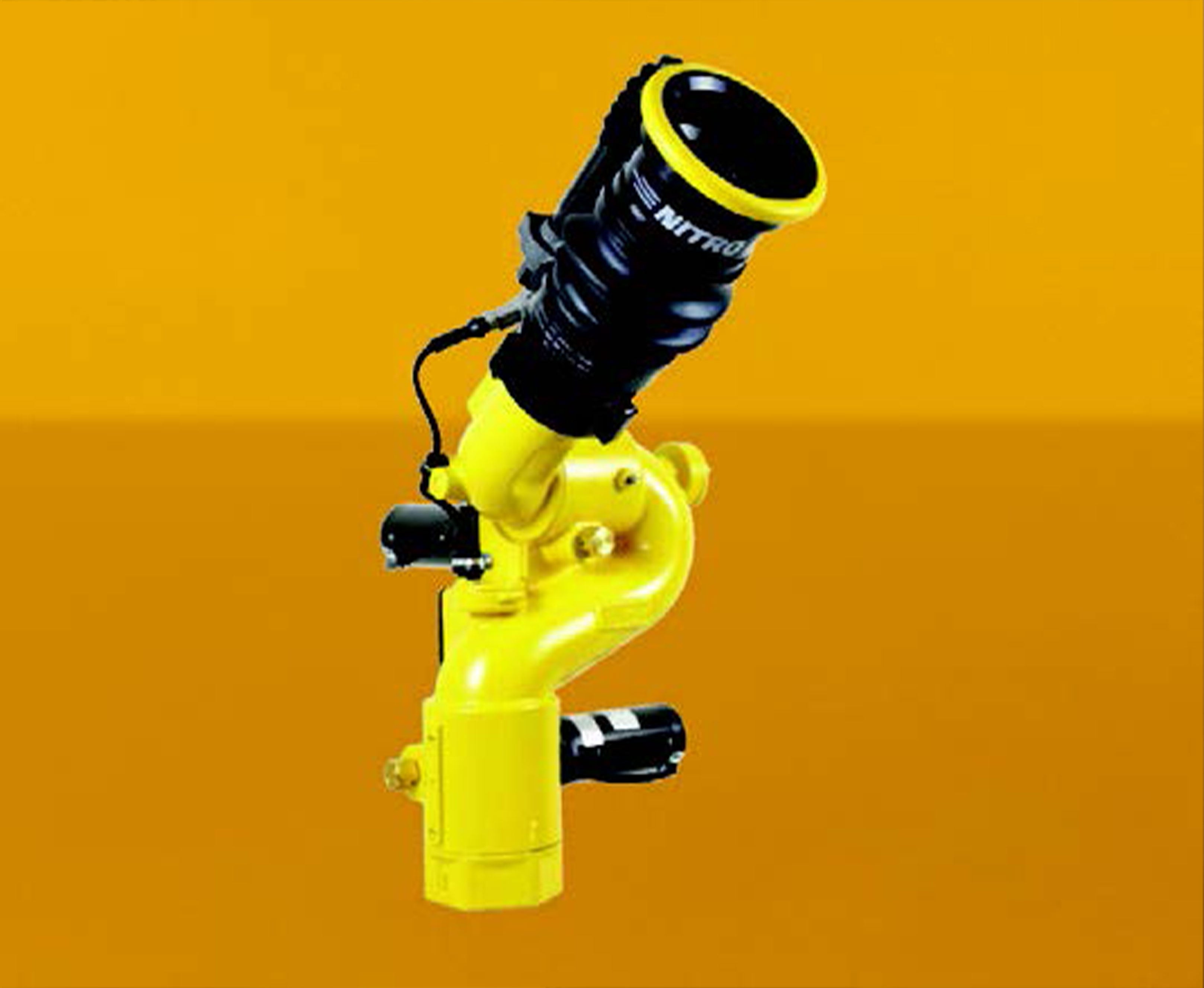 Environmentally sealed nozzle capable of 90 degree fog or straight stream pattern